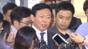 신동빈 회장 귀국&hellip;"아버지 설득작업 나설 것"