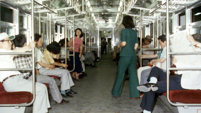 메인이미지  8 : 1976년 서울지하철 내부. (서울=연합뉴스)