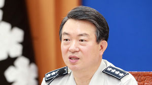 경찰청장 "경찰 조정정년 폐지&middot;완화&hellip;복수직급제 추진"