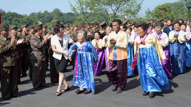 메인이미지  9 : 새로 완공한 평양양로원 준공식이 7일 열렸다고 조선중앙통신이 보도했다.