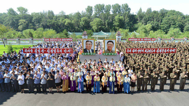 메인이미지  4 : 새로 완공한 평양양로원 준공식이 7일 열렸다고 조선중앙통신이 보도했다.
