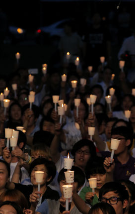 메인이미지  3 : 12일 오후 서울광장에서 세계 일본군 '위안부' 기림일 맞이 촛불문화제가 열리고 있다.