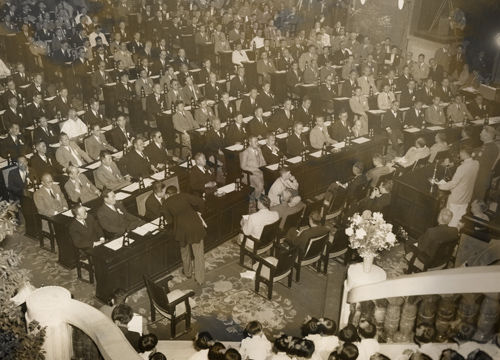 메인이미지  10 : 1948년 5월 31일 국회 개회식. (국사편찬위원회 제공)