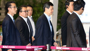 신동주, 일본롯데홀딩스 주총 참석 위해 출국