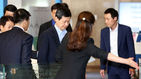 섬네일이미지  3:신동주 전 일본 롯데 부회장이 일본롯데홀딩스 주주총회 참석을 위해 16일 오전 서울 김포공항을 통해 출국하고 있다.