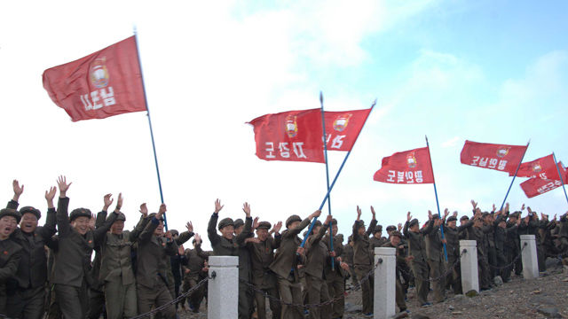 메인이미지  5 : 조선중앙통신은 16일 전국 청소년 학생들의 답사행군대가 15일 백두산 지구 혁명 전적지를 답사하고 맹세 모임을 가졌다고 보도했다. 