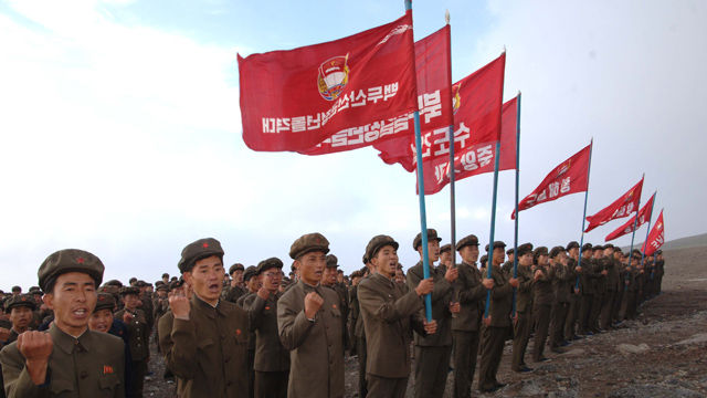 메인이미지  4 : 조선중앙통신은 16일 전국 청소년 학생들의 답사행군대가 15일 백두산 지구 혁명 전적지를 답사하고 맹세 모임을 가졌다고 보도했다. 