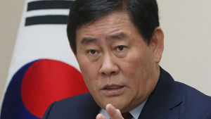 최경환 "경기회복 불씨 꺼질수 있어&hellip;국회 협조 필요"