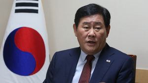 최경환 "경제여건 녹록지 않아&hellip;부자감세 없었다"