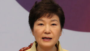 日언론, 박 대통령 방중 소식에 "한국, 경제&middot;안보서 중국 중시"