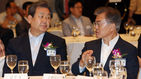 섬네일이미지  3:17일 오후 서울 중구 프레스센터에서 열린 한국기자협회 창립 51주년 기념식에서 새누리당 김무성 대표와 새정치민주연합 문재인 대표가 대화를 나누고 있다. (서울=연합)