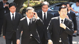 [슬라이드 포토] 최지성 부회장 등 삼성사장단, 이맹희 명예회장 빈소 조문