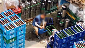 [생생영상] 생맥주가 병맥주로 둔갑&hellip; '병갈이' 현장 포착