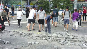 도로에 벽돌 500장 와르르&hellip;빛나는 '시민의식'