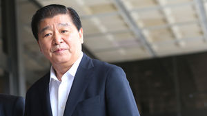 '야구장 인허가 비리' 이석우 남양주시장 11시간 검찰 조사 뒤 귀가