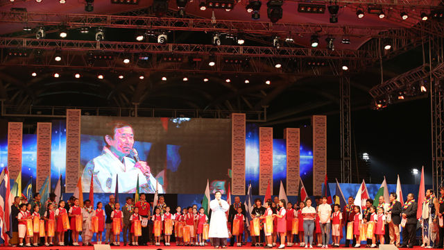 메인이미지  4 : 국내 유일의 유네스코 공식 후원 축제인 2015 충주세계무술축제가 22일 저녁 충북 충주시 세계무술공원에서 개막했다. 