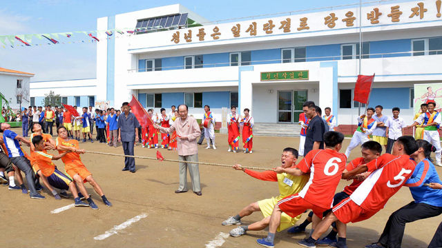 메인이미지  1 : 28일 북한에서 '청년절' 경축 체육대회가 열리고 있다. 조선중앙통신은 이 사진을 보도하며 정확한 촬영장소를 밝히지 않았다.
