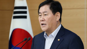 최경환 "中 리스크 커져&hellip;내년 성장률 전망 3.3%로 하향"