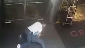 범죄자로 알고 수갑 채워&hellip;알고보니 '테니스 스타'
