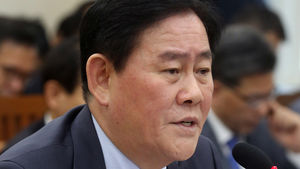 최경환 부총리 청년희망펀드 가입&hellip;액수는 비공개