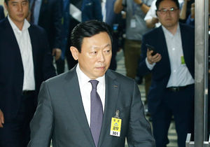 [슬라이드 포토] 신동빈 "제2차 형제의난, 경영권 분쟁 가능성 없다"