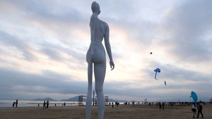 [슬라이드 포토] 전시장으로 변신한 부산 다대포해수욕장