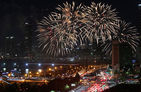 섬네일이미지  2: 3일 오후 서울 여의도 인근에서 2015 서울세계불꽃축제가 열리고 있다. 이 축제에는 한국, 미국, 필리핀 등 3개국의 대표 연화팀이 참여해 10만여 발의 다채로운 불꽃이 가을 밤하늘을 수놓았다. 