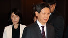 섬네일이미지  1:신동주 전 일본 롯데홀딩스 부회장 내외가 8일 서울 조선호텔 기자회견장으로 들어서고 있다. (서울=연합뉴스)