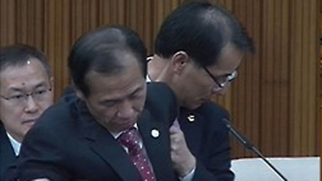 도정질의 답변 중 쓰러지는 최문순 도지사