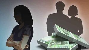 "같이 살자" 외로운 지적장애인 꼬신 뒤&hellip;비열한 커플