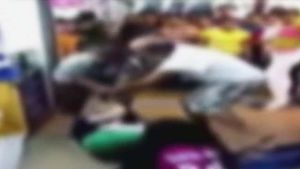 [취재파일플러스] 알몸으로 폭행당한 불륜女&hellip;조리돌림에 침묵하는 中