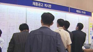 한국 장년층 남성 고용률 OECD 상위권&hellip;'노후 때문에'