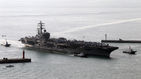 섬네일이미지  1: 미국의 핵추진 항공모함인 로널드 레이건호(CVN-76&middot;10만4천200t급)가 30일 오전 부산항에 입항하고 있다. (부산=연합뉴스)