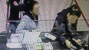 외국인 자매 '밑장 빼기'에 눈 뜨고 당한 공항 환전소