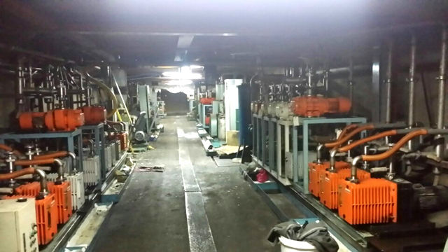 메인이미지  5 : 광주 광산구 장덕동 한 전구공장에서 3월 23일부터 보름가량 진행된 설비철거공사에 투입된 근로자들이 집단으로 수은에 노출돼 파문이 확산되고 있다. 사진은 5일 철거공사 관계자가 공개한 당시 현장의 모습.