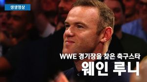 [생생영상] 축구스타 ‘루니’ 프로레슬링 선수에 따귀 한방! &hellip; 6살 아들 위한 깜짝 이벤트