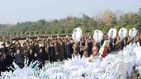 섬네일이미지  4:지난 7일 사망한 리을설 북한 인민군 원수의 장례식이 11일 평양에서 국장(國葬)으로 진행됐다고 북한 조선중앙통신이 12일 보도했다.

   리을설의 국가장의위원장을 맡은 김정은 국방위원회 제1위원장을 비롯해 김영남 최고인민회의 상임위원장, 황병서 군 총정치국장, 박봉주 내각 총리, 김기남 당비서, 박영식 인민무력부장, 리영길 총참모장, 김양건 당비서 등이 장례식에 참석했다.