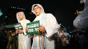 [슬라이드 포토] '국정화 거부' 정의구현사제단 시국기도회