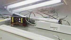 형광등 화재로 일가족 사망&hellip;제품 절반이 불량