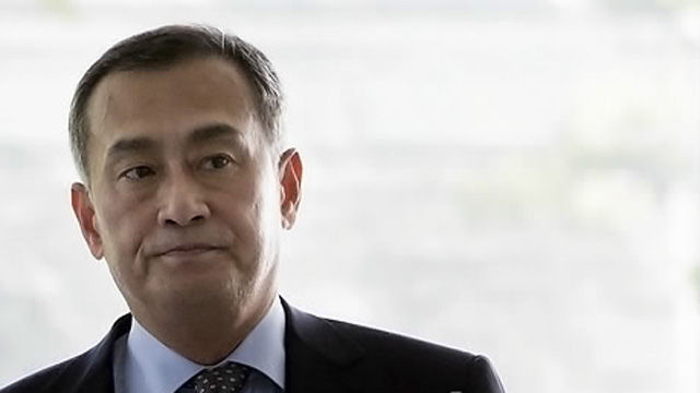 굳은 표정으로 법원 들어서는 장세주 회장