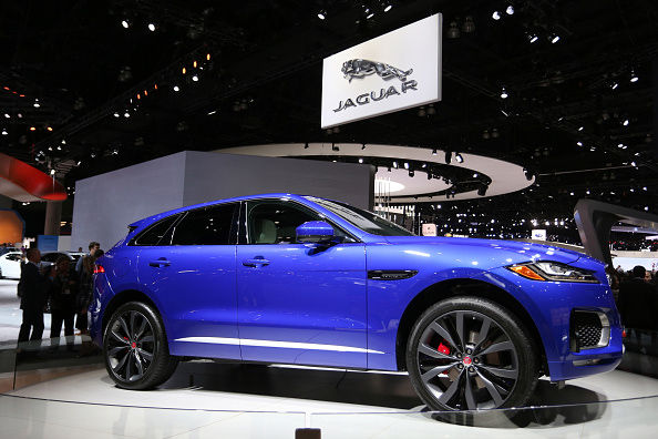 메인이미지  1 : '2015 LA오토쇼'에서 '재규어 F-pace'가 공개되었다. (사진=게티이미지) 
