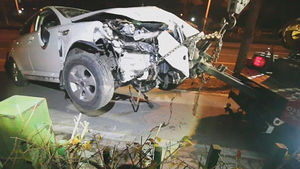 부서진 車만 공원에 덩그러니&hellip;사라진 운전자