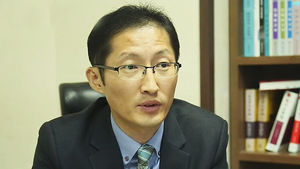 15년 만에 첫 재심 결정&hellip;'약자' 편에 선 변호인