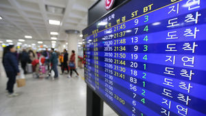 [슬라이드 포토] 제주공항, 관제장비 오작동&hellip;이&middot;착륙 차질