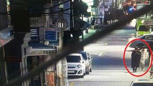 핼러윈데이 복장으로 자전거 훔친 주점 종업원들