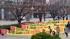 섬네일이미지  1:반핵부산시민대책위원회는 14일 부산진구 송상현 광장에서 기자회견을 열어 정부가 추진 중인 신고리 5&middot;6호기 건립을 당장 중단하라는 현수막 시위를 벌이고 있다.