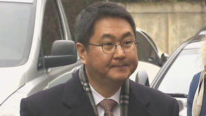 이석우 '음란물 유포 방치 혐의' 첫 재판 출석
