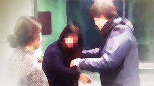 엄마와 다툰 30대女, 대낮 길거리 흉기 난동