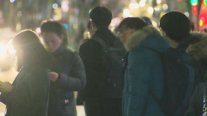 단단히 무장하고 나섰지만&hellip;맹추위에 '발 동동'