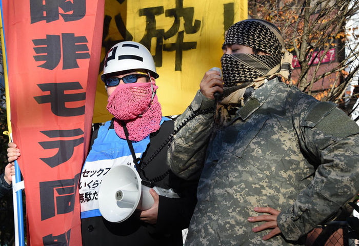 '성탄절 분쇄·연애자본주의 반대' 日독신남 시위 현장